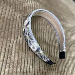 刺繍　花柄　カチューシャ 青色　ゴールド