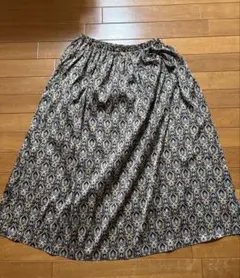 rouge vif ペイズリー柄ロングスカート