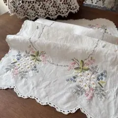 SALE❣️フランスアンティークஐ⋆*白い花柄刺繍のクロスஐ⋆*