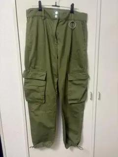 Bershka オリーブグリーン カーゴパンツ