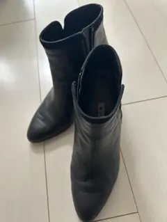 DIANA ブラック レザーショートブーツ