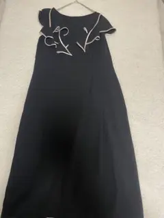 【東京ソワール】フリル/ノースリーブワンピース　/13号サイズ/ブラック