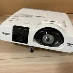 C56美品✨EPSON 短焦点 ビジネスプロジェクター 壁掛け対応！ - メルカリ