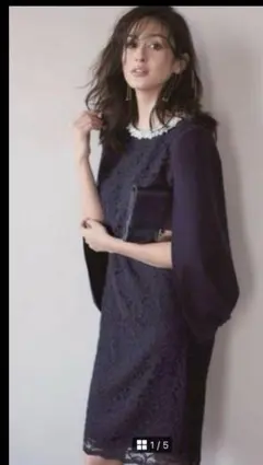 ジャスグリッティー　JUSGLITTY
衿ビジューマントワンピース