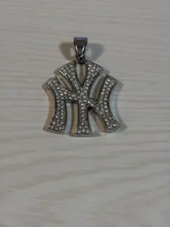 GLITTERニューヨークヤンキースロゴ テニスネックレス ゴールドカラー GLITTERニューヨークヤンキースロゴ テニスネックレス ゴールドカラー