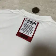 VETEMENTS ヴェトモン ホワイト Tシャツ パッチのサムネイル