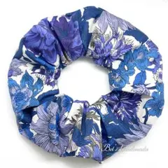 『コンスタンティン』　リバティプリント使用の手縫いシュシュ