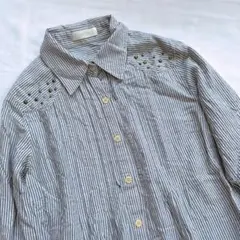 【any SiS】ストライプ柄 長袖シャツ スタッズ付き