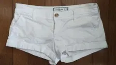 値下げ中　Abercrombie & Fitch ホワイトショートパンツ