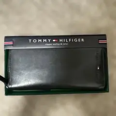 TOMMY HILFIGER ブラックジッパー財布