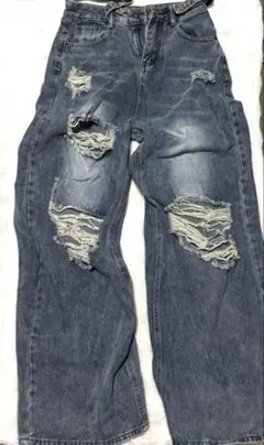 ダメージデニムパンツ