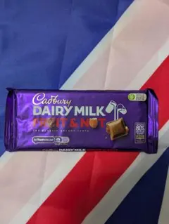 Cadbury Dairy Milk Fruit & Nut 180gのサムネイル