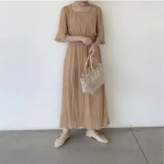 【完売品】Cheek mini シャーリングワンピース キャメルのサムネイル