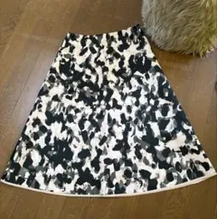 期間限定半額　H&M カモフラージュ柄 フレアスカートのサムネイル