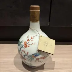 2025 〈色絵雪花薄墨墨はじき四季花文洋酒瓶 十四代今泉今右衛門作