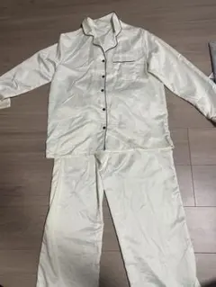 GU サテンパジャマ　白色　Mサイズ