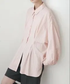【美品】LIAN ウエストタックカラーシャツ　ブラウスのサムネイル