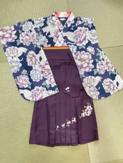 美品　120cm卒園袴セット（花・白猫柄、ネイビー・紫）　キャサリンコテージ