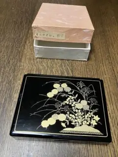 漆塗り ミニティッシュケース 中に鏡 金色の花柄 秋草 新品未使用 お土産工芸品