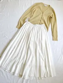 UNIQLOユニクロ　プリーツロングスカート　ホワイト　白M