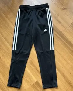 新品　adidas トレーニング パンツ　キッズ130 黒