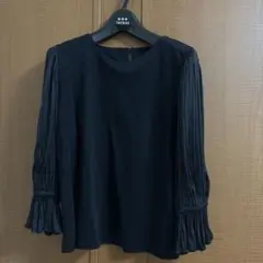 ナチュラルビューティーベーシック　ブラウスブラック