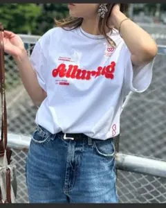 Alluring ロゴプリント 半袖Tシャツ ホワイトのサムネイル