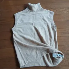 カシミヤ100%　 とても肌触り柔らかいM、タートルネックベスト、クリーニング済
