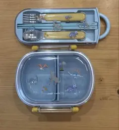 り【新品】✴️petit main✴️水筒　弁当箱　カトラリー　セット プティマイン お弁当箱 カトラリー 水筒 コップ 4点セット！ 最終