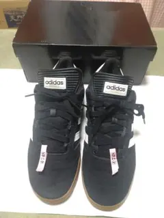 アディダス　BUSENITZ（ブセニッツ）