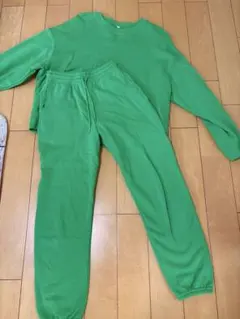 緑色スウェットセットアップ UNIQLO