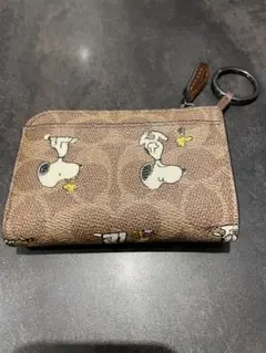 COACH スヌーピー柄 ブラウンポーチ - メルカリ