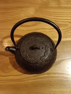 南部鉄瓶 松模様 鉄急須 湯沸かし 鉄器茶道具 鍋元万代屋松2Lサビ有