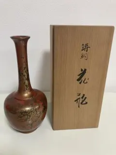 【伝統工芸品】赤銅色に独特の斑紋が施された重厚感のある鋳銅製の花瓶