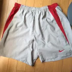 ナイキ サッカーパンツ 灰色