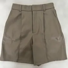 新品未使用ジーユー合皮ショートパンツ