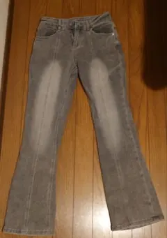 グレー フレアデニムパンツ