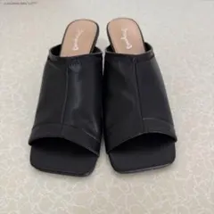 OMEKASHI ブージュルード オープントゥ ミュール 黒 サンダルのサムネイル
