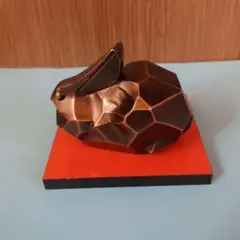 幾何学的ブロンズウサギ置物
