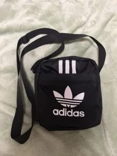 adidas ショルダーバッグ 黒 3本ストライプ