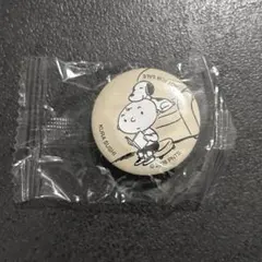 くら寿司　スヌーピー　缶バッチ　チャーリーブラウン　新品未使用のサムネイル