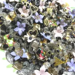 ☆SALE☆ガラスビーズ＆メタルチャームまとめ売り☆ハンドメイド素材 大量