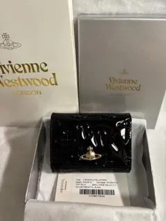 《新品未使用》ヴィヴィアンウエストウッド　3つ折り　財布　エナメル　ブラック　k