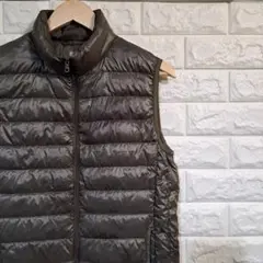 [UNIQLO] ウルトラライトダウンベスト [色:カーキ] L-92231