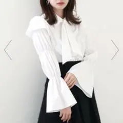 キャンディースリーブ袖シャーリングシャツ　白のサムネイル