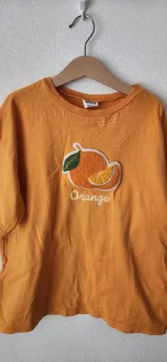 オレンジ刺繍Tシャツ