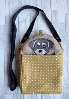 ハンドメイド 刺繍 パピヨン スマホが入る リュック型ショルダーポーチ