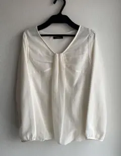 シフォンブラウス　長袖　ホワイト系