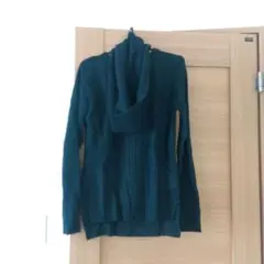 ネックウォーマー付きニット