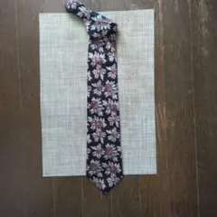 【美品中古品】VALENTINO 花柄シルクネクタイ